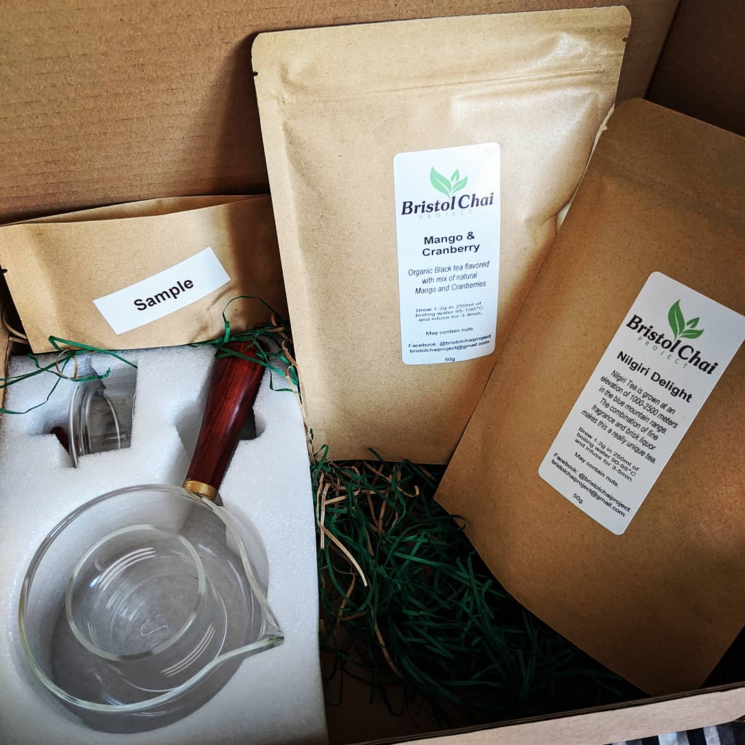 Gift set with two packs of loose leaf tea