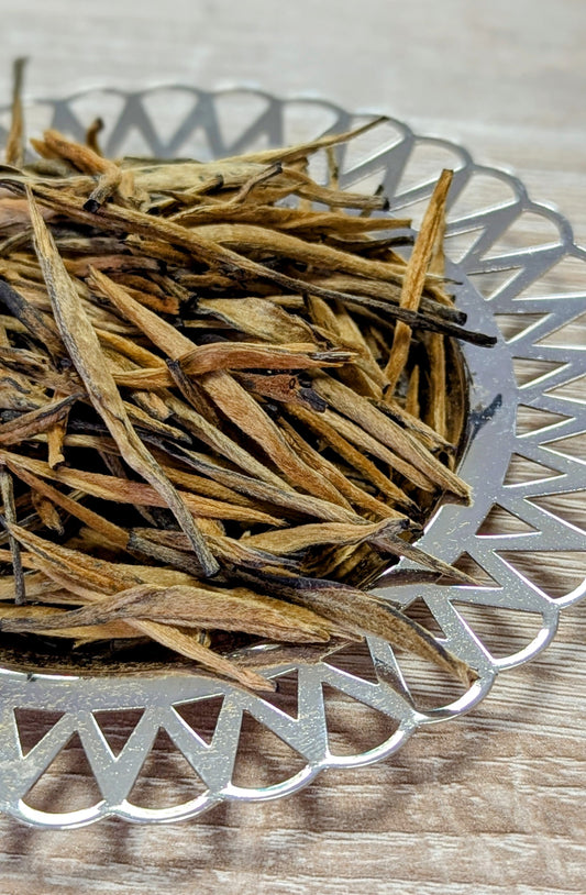 Da Jin Zhen Black Tea - Giant Golden Needle - Tea Topia