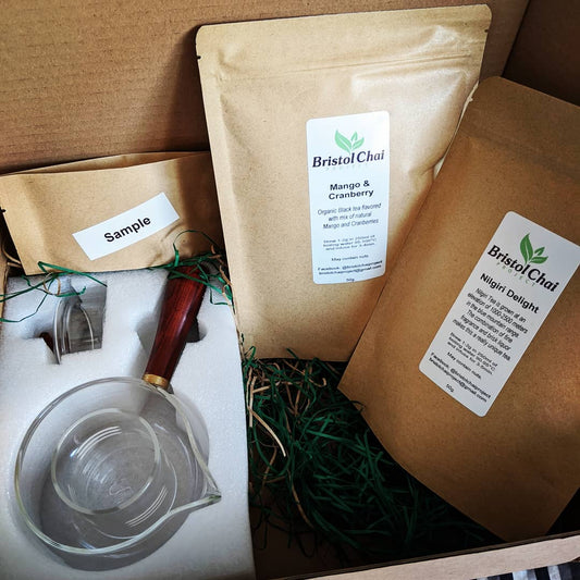 Gift set with two packs of loose leaf tea 